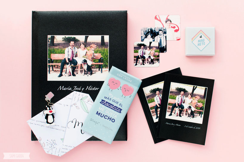 Este es nuestro regalo: el álbum de la boda y algunos detallitos extras.