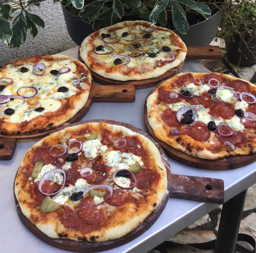 Le Bar à Pizzas de Walter c'est une grande histoire de passion pour la pizza traditionnelle avec une pâte maison légère et moelleuse et de bons ingrédients gourmands.