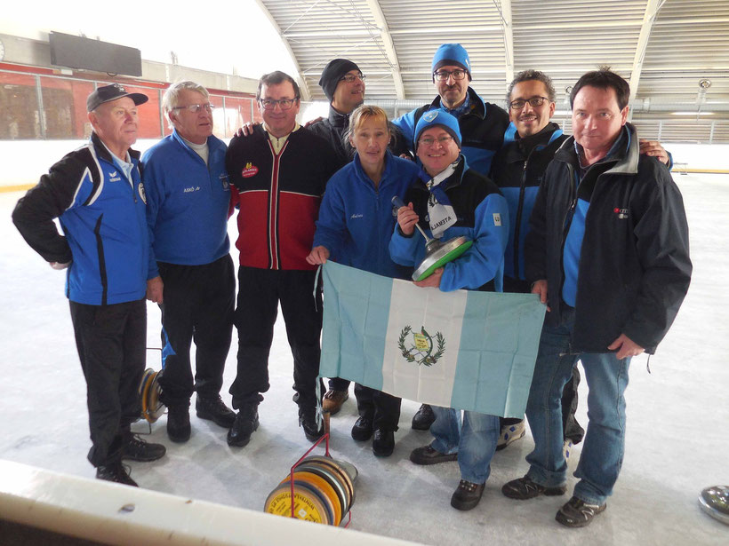 Erinnerungsfoto mit den Stockschützen der Nationalmannschaft von Guatemala