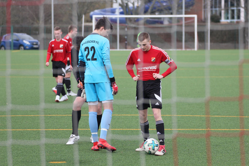 Wie vor fünf Tagen im Punktspiel gegen den HFC, trat Moritz Mona auch im Pokalhalbfinale zum Elfmeter an. Gegen den FCM verwandelte er zum zwischenzeitlichen 1:1.