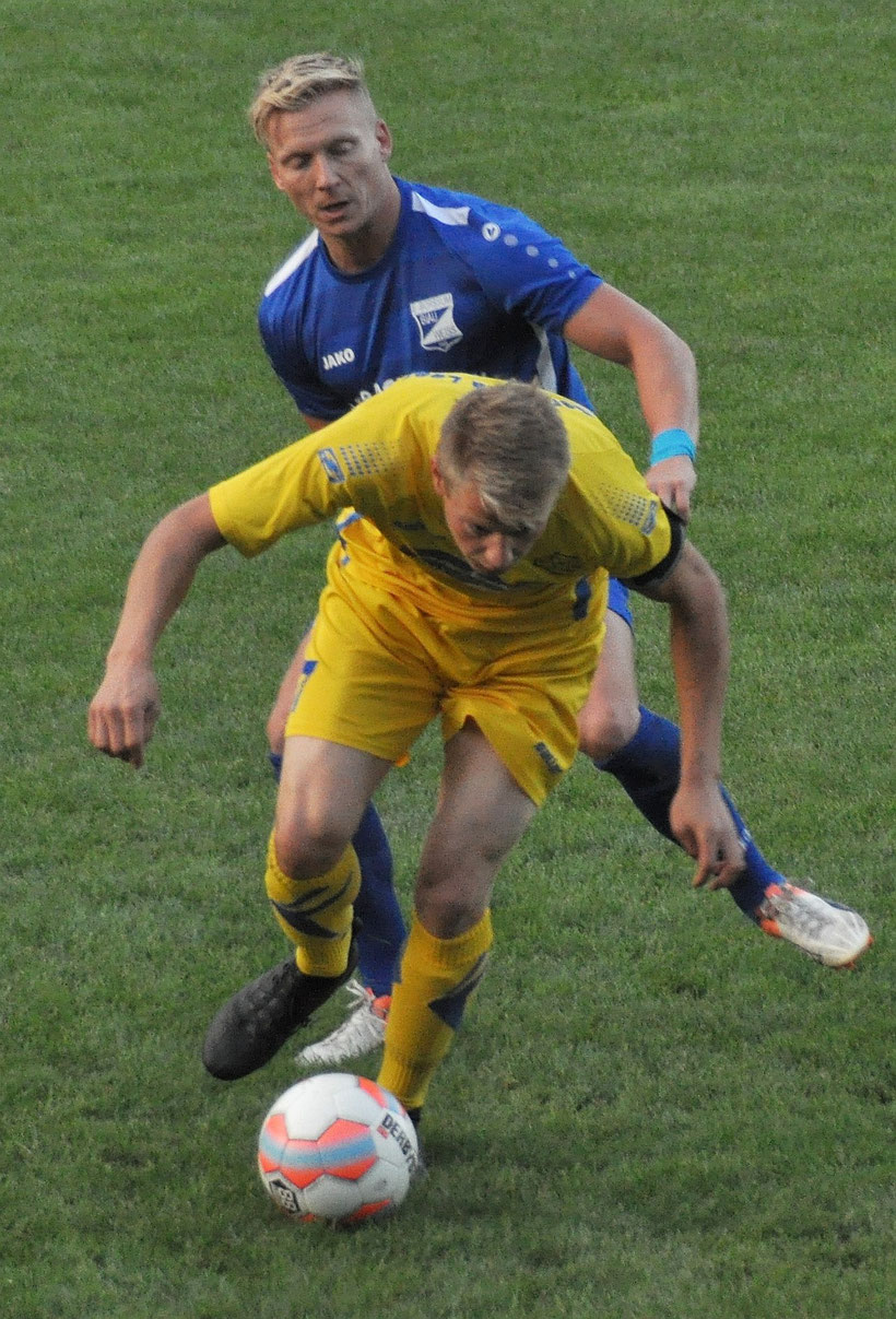 Der ehemalige VfL-Spieler Thilko Boekhoff im Duell mit Lukas Koets.