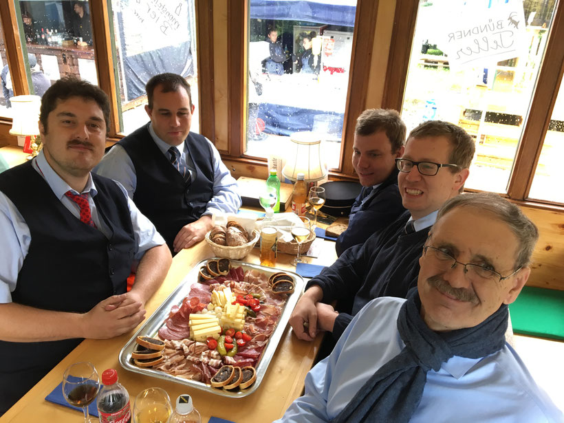 Die Crew des DVZO zum Zmittag