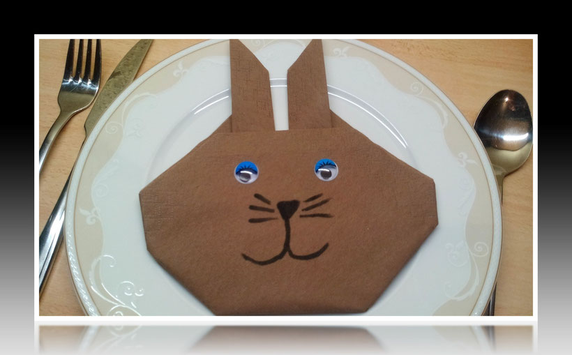 Tischdekoration Servietten falten Osterhase für Ostern Geburtstag und Weihnachten. Deko leicht und einfach DIY Geburtstagsdeko Servietten falten für ein  Dinner. Anleitung für einen Hasen als Dekoration. Tolles Motiv selber basteln.