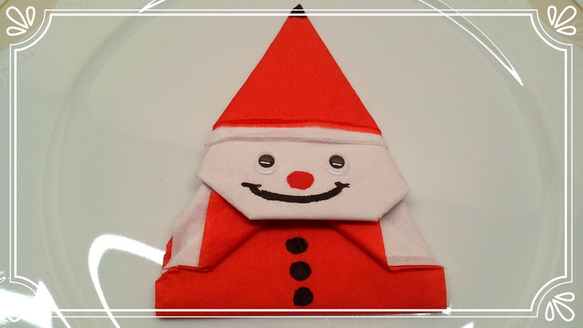 Tischdekoration Servietten falten Weihnachtsmann für Weihnachten. Deko leicht und einfach DIY Weihnachtsdeko Servietten falten für Anfänger. Anleitung für einen Wichtel oder Zwerg. Weihnachtself selber basteln.