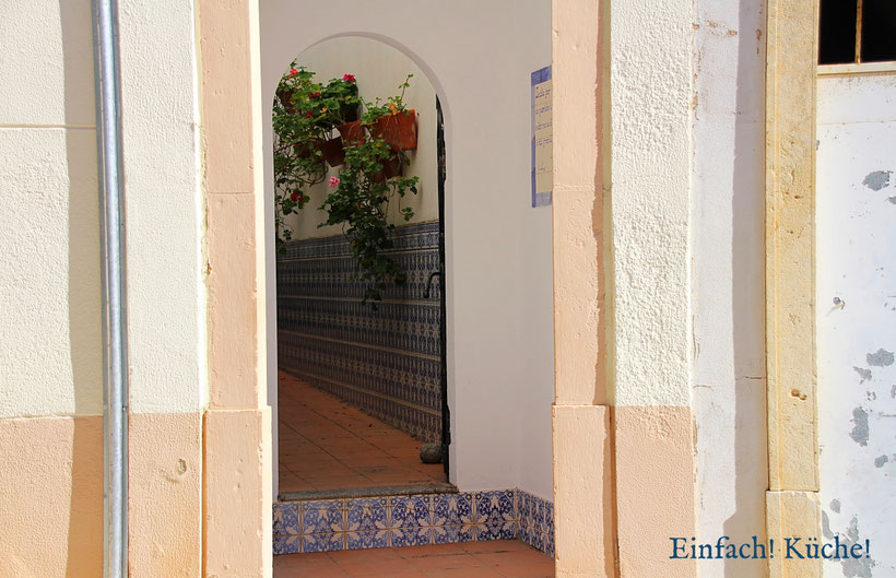 Einfach! Küche! (ab)gefahren - Adeus Algarve - Ein Hauseingang in Silves