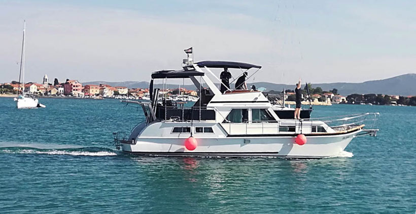Yachtcharter in Kroatien, Dalmatien: Motoryacht PAYO 1090 Daniela III mit Flybridge & 3 Kabinen