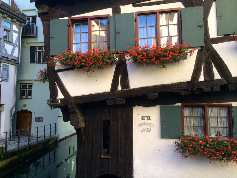 Im Fischerviertel. Das schiefe Haus