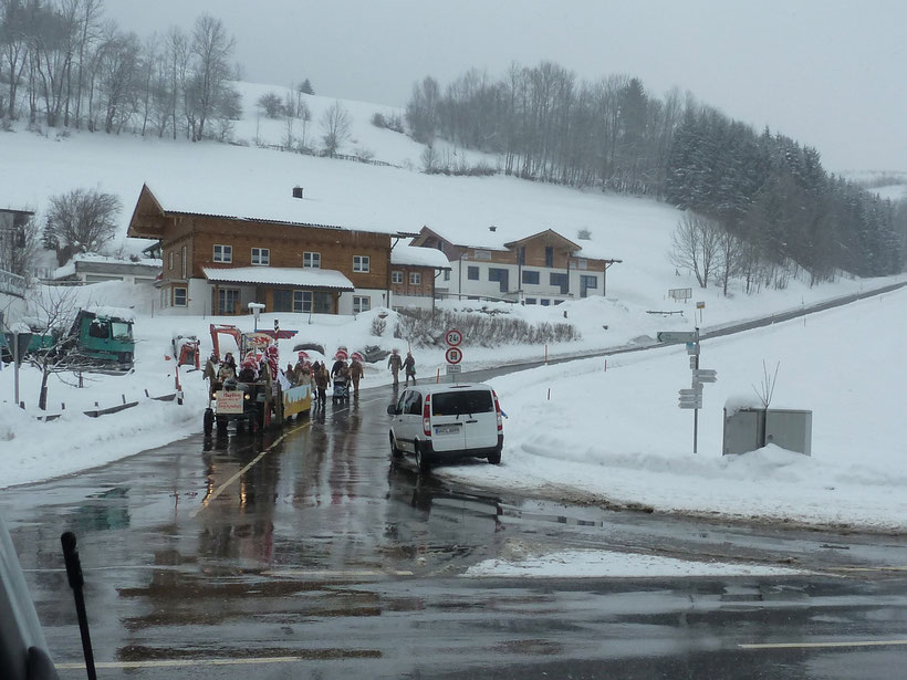 Villa meets Umzugswagen. Fasching in Missen