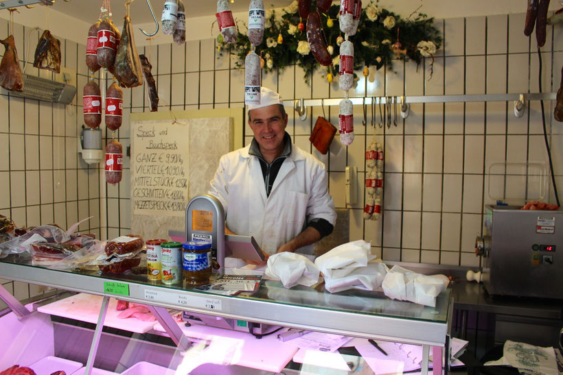 Einkaufen in der Metzgerei Gruber, Kurtatsch