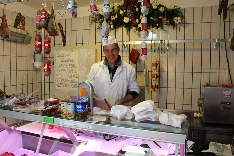 Einkaufen in der Metzgerei Gruber, Kurtatsch