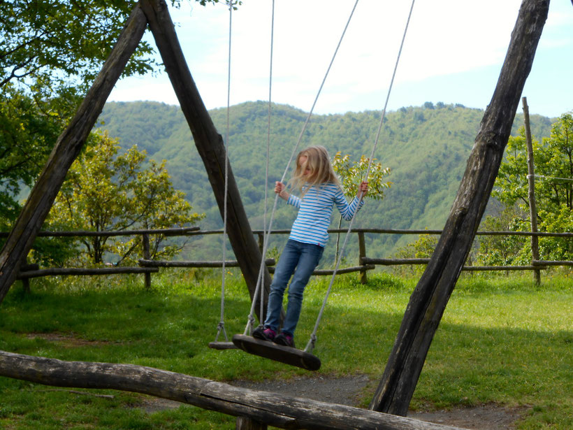 Unser Geburtstagskind auf der Schaukel. Agristurismo Bertin