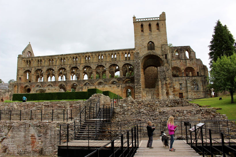 Jedburgh Abbey. Wandeln auf mittelterlichen Pfaden