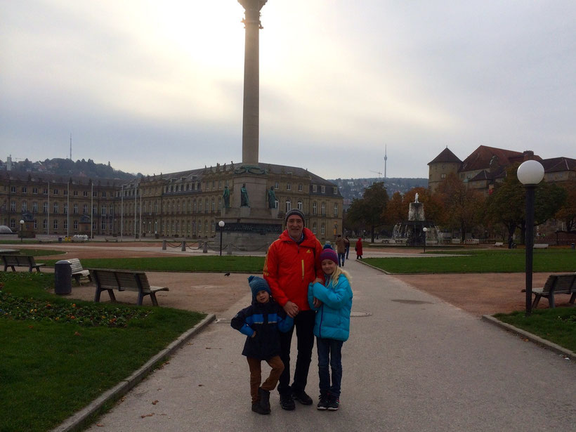 Endlich Häkelmützenzeit made by Mutti. Vor dem Neuen Schloss, Stuttgart