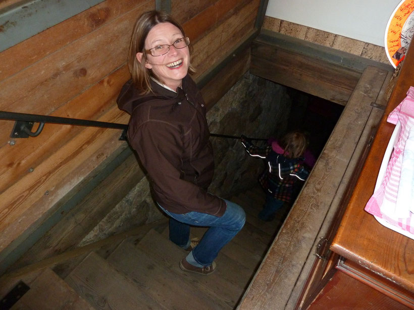 Buschenschank. Treppe in den Weinkeller