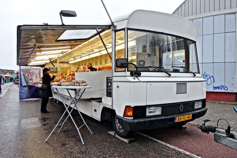 Renault Master Verkaufswagen aus Volendam in Holland. Youngtimer, Oldtimer