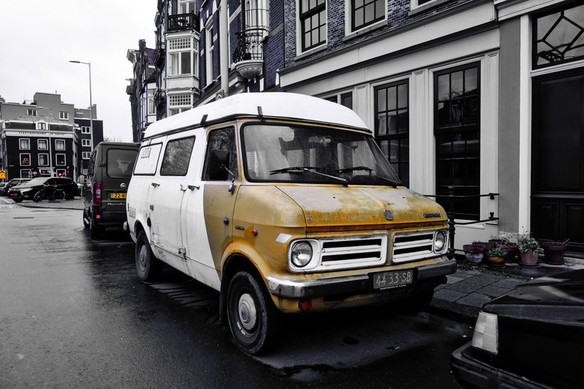 Bedford war ein Tochterunternehmen des britischen Automobilherstellers Vauxhall Motors, der seinerseits Tochterunternehmen des US-amerikanischen General-Motors-Konzerns war.