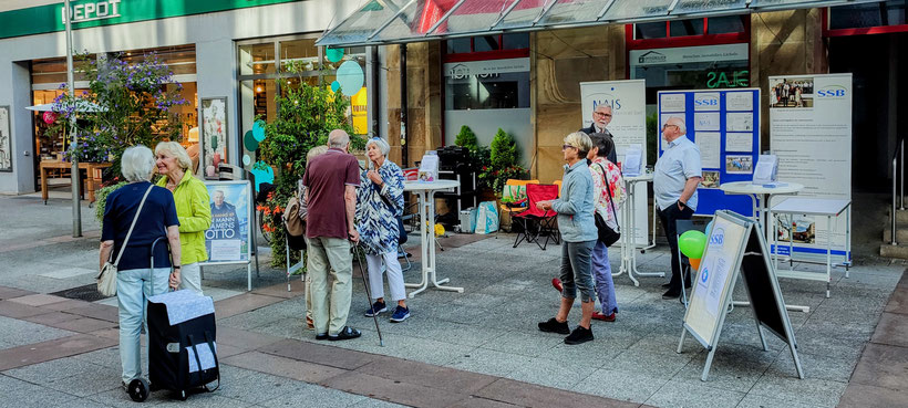 Infostand des seniorenrats stadt bruchsal in der kaiserstraße