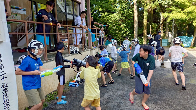 恒例の水鉄砲大戦