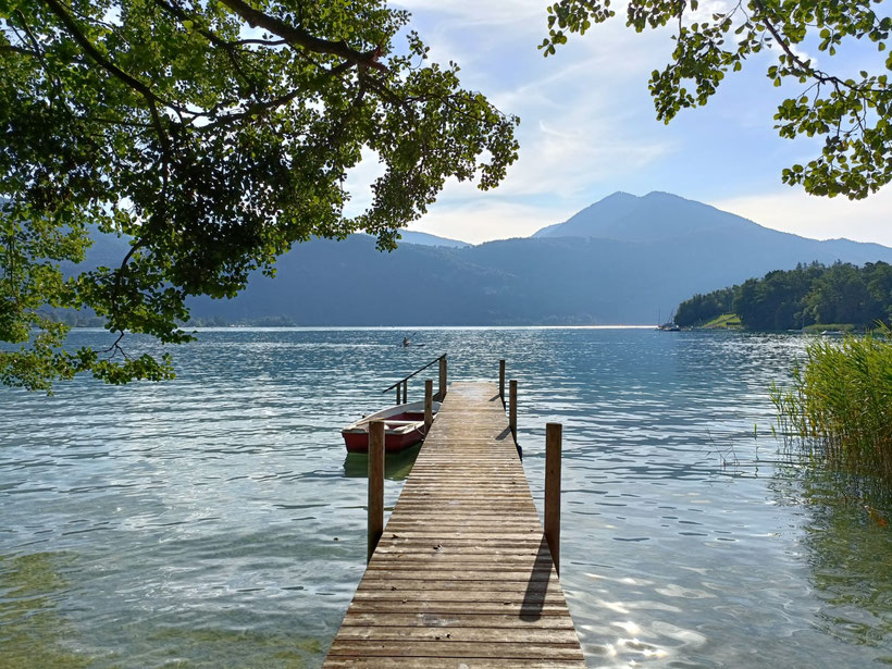 Wolfgangsee_mit_Steg_und_Ruderboot