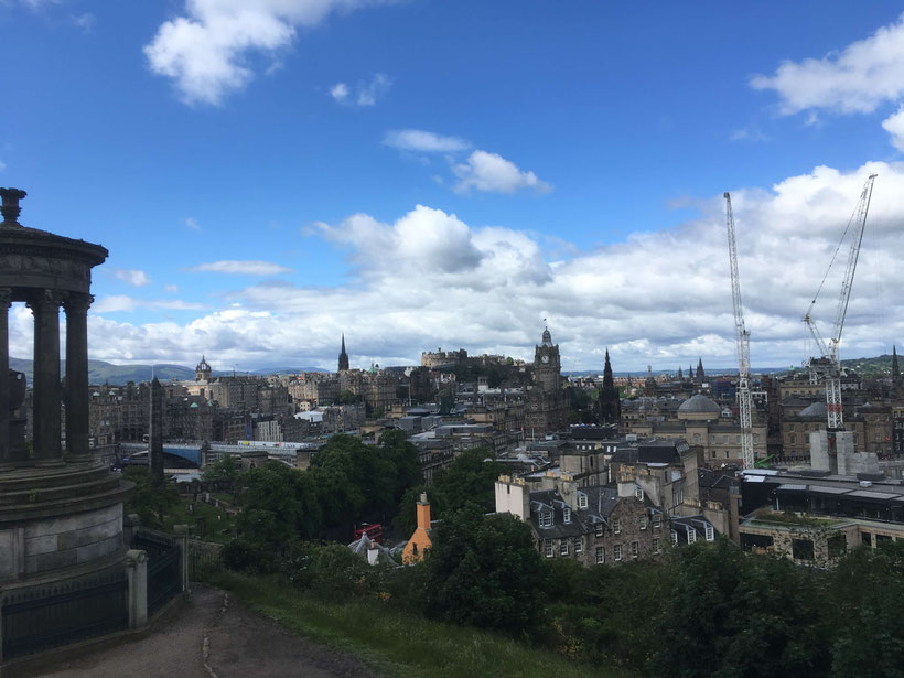 Blick über Edinburgh von Calton Hill