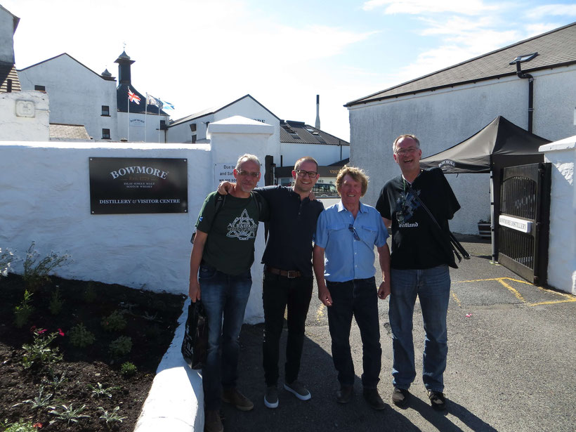 We had booked our taxi driver for almost all tours on Islay