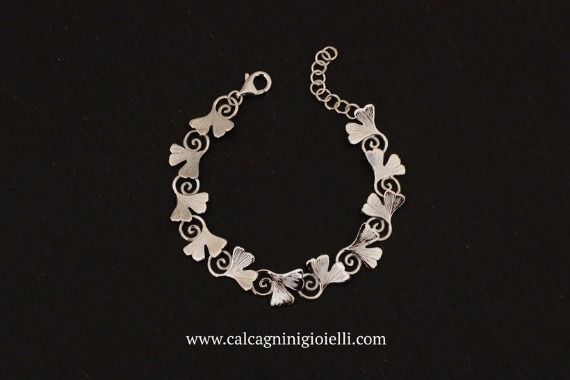 bracciale ginko in argento 925 con 11 piccole foglie di ginkgo biloba concatenate - collezione ginkgo di calcagnini gioielli - calcagninigioielli design