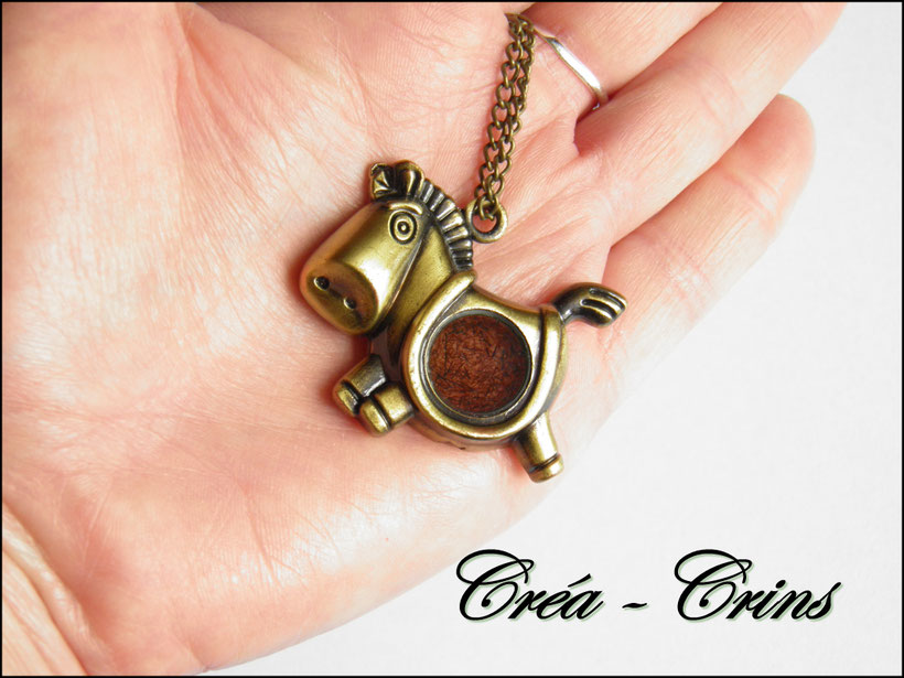 pendentif fantaisie sur mesure crin de cheval personnalisé