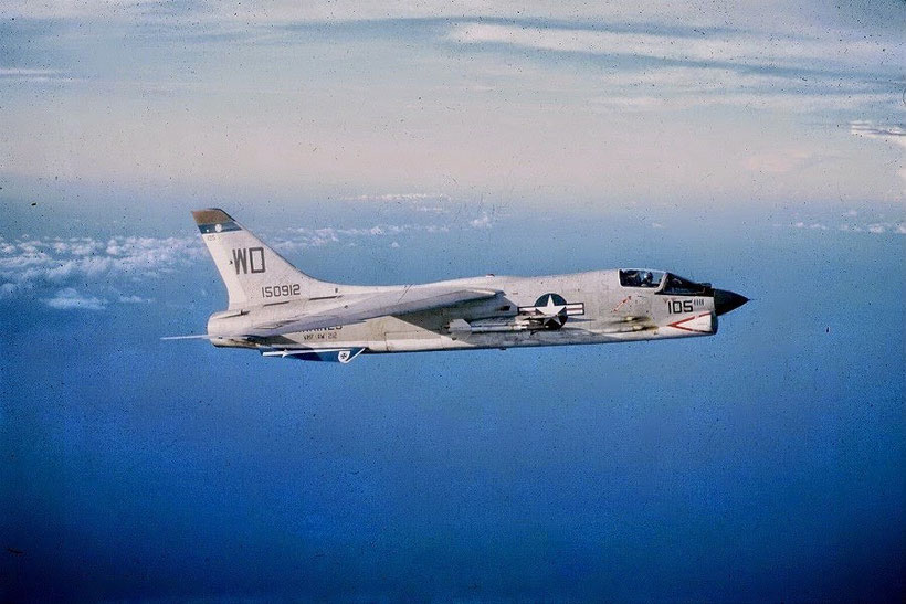F-8E del VMF(AW)-212.