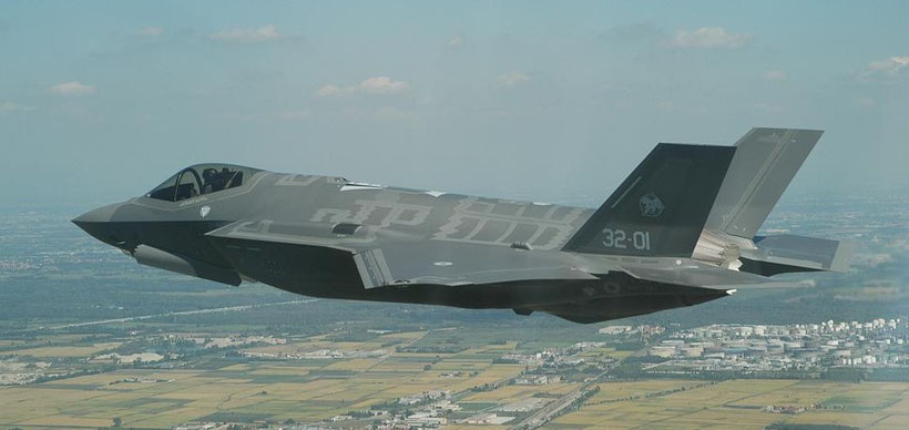 L'F-35A (AL-1) dell'Aeronautica Militare con i codici e lo stemma del 32°Stormo, che sarà il primo reparto italiano a ricevere l'F35 / © Corrado Gallo