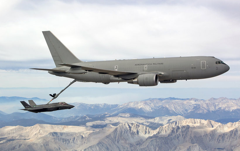 KC-767A dell'Aeronautica Militare durante il test di rifornimento dell'F-35A / © USAF