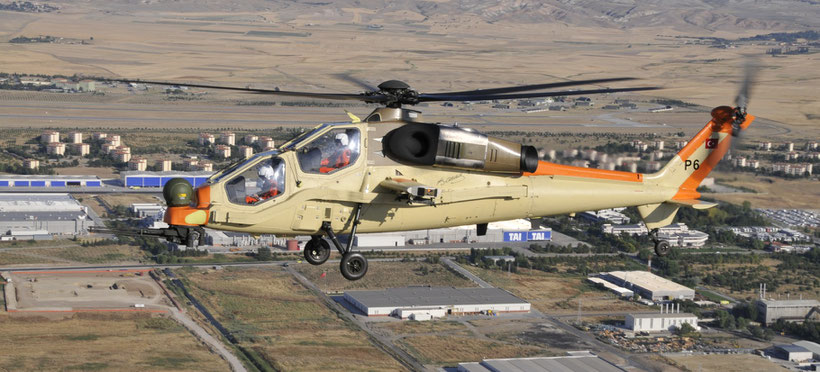 Il prototipo del T129 denominato P1 sorvola gli stabilimenti Augusta Westland. / © TAI-Turkish Aerospace Industries Inc.
