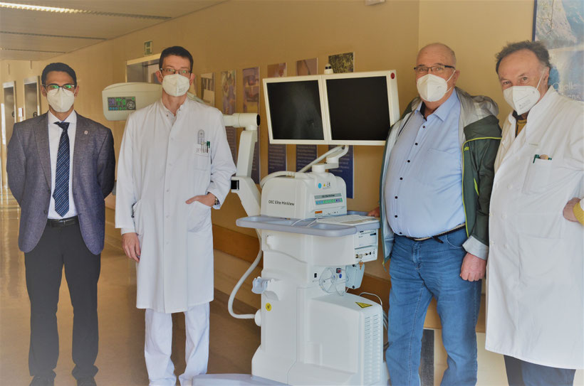(v.l.n.r.) Manuel Seidel, Krankenhausdirektor, Dr. Marc-Daniel Kunze, Oberarzt Plastische Chirurgie, Dr. Hans-Gert Dhonau, Vorstand der Bürkle Stiftung, Dr. André Borsche, Chefarzt Plastische Chirurgie. Foto: Stiftung kreuznacher diakonie