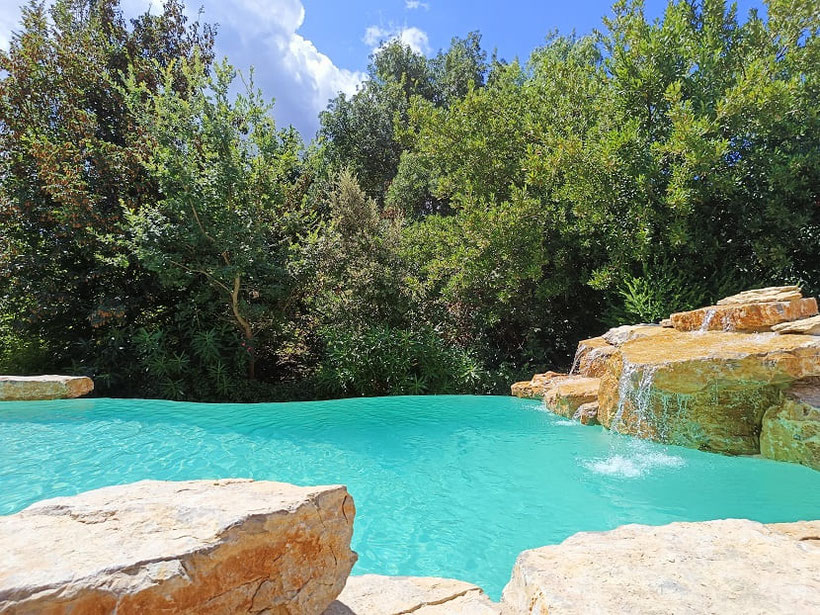 piscine débordement cascade