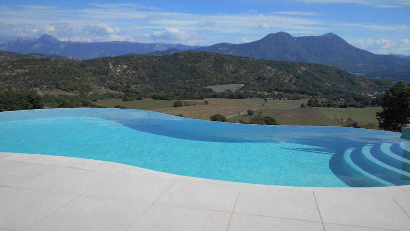 piscine à débordement magicien d eau