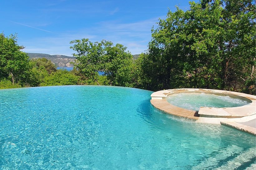 piscine spa débordant