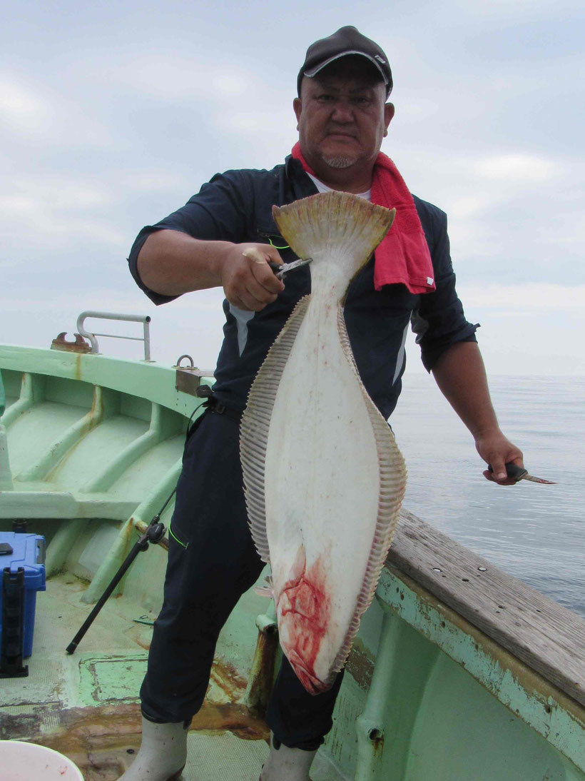 ところがさらに30分後、今度は80ｃｍのヒラメが続いて今日一の記録をご自身があっさり更新してしまいました