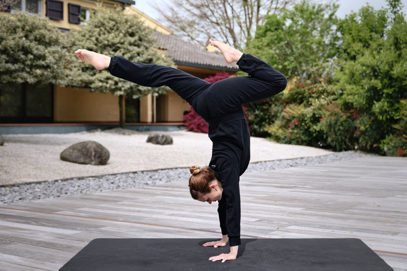 Yoga elasticità flessibilità resistenza forza ed equilibrio
