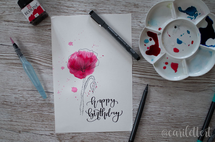 Aquarellbild mit Mohnblume und Handlettering "Happy Birthday"