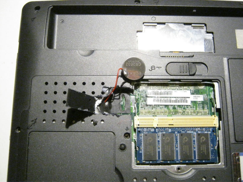 Computer Knopfzelle CR2032 austauschen, in Steglitz-Zehlendorf