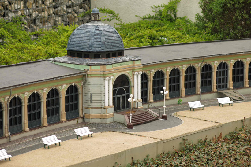 Die Wandelhalle im Kurort Bad Harzburg - eine der vielen Ausstellungsstücke im Miniaturenpark Wernigerode