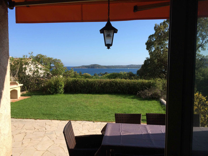 Maison en Corse et une terrasse avec vue sur la mer