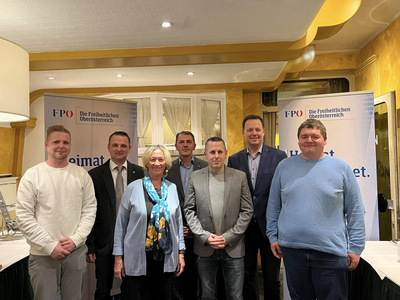 v.l. René Beck (Kassier), David Binder (Obmann) Marianne Linder ( Obmann-Stv.), Jürgen Steinwendner ( Obmann-Stv.), Roland Pröller-Bachinger (Fraktionsobmann), Bezirksparteiobmann NAbg. Gerhard Kaniak, Robert Huber (Schriftführer)