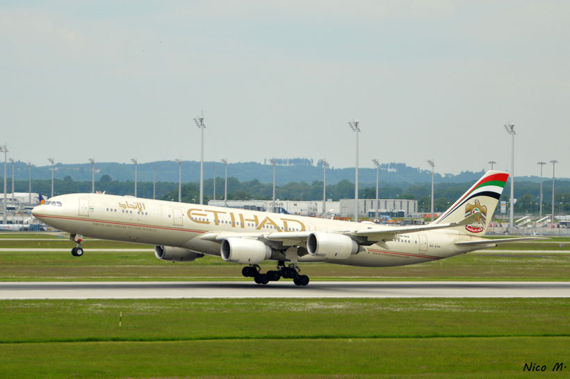 A340-500 (A6-EHA)