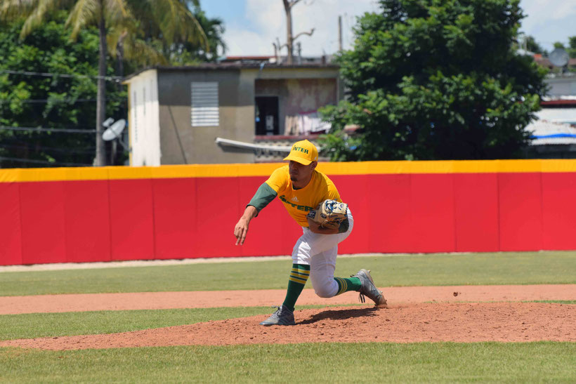 La Universidad Interamericana a un partido de clasificar a las semifinales del béisbol LAI. (Acosta LAI)