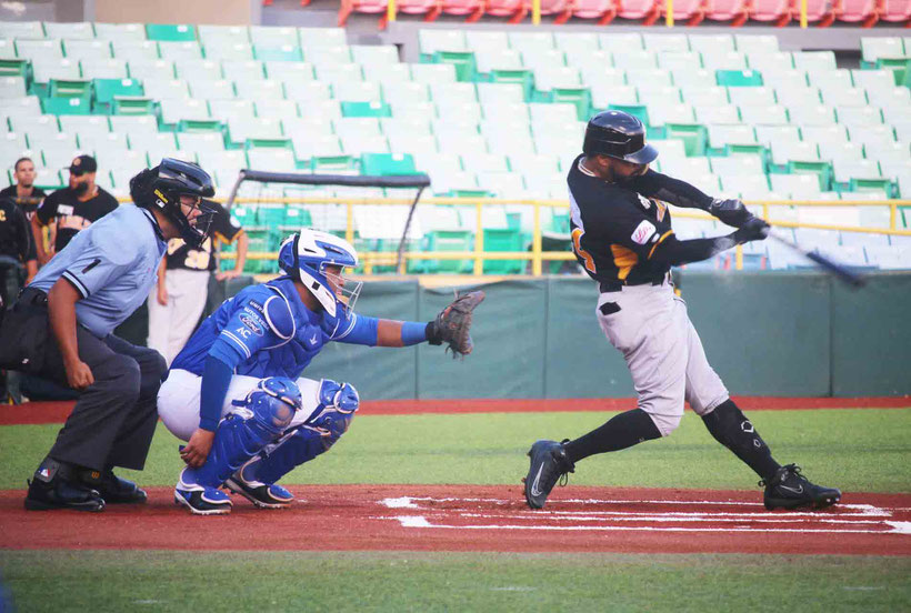 El carolinense Anthony García bateó para 3-2 con un cuadrangular, dos carreras impulsadas y una base por bola. / Foto por Manuel Félix & Ivette García (LBPRC Media)