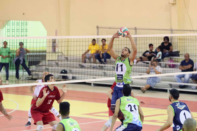 En la cancha las Carreras de Loiza, los Cocoteros lograron su primera victoria de la joven temporada ante los Criollos de Caguas en cuatro parciales; regresan a la acción el viernes 22 de noviembre / foto por Heriberto Rosario Rosa