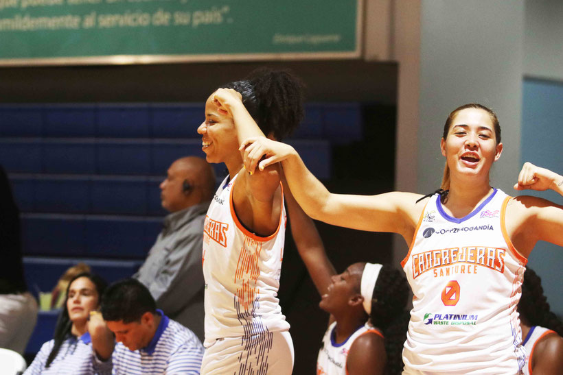 Las Cangrejeras vencieron a las Explosivas para asegurar su participación en la serie de campeonato / foto por Heriberto Rosario Rosa
