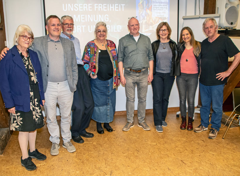 von links: Brigitte Gutmann, Alexander Schrul, Detlef Spötter, Karin Jäckel, Yves Rudio, Martina Meadows-Hertig, Julia Guibert, Serge Rieger. Foto: Klaus-Peter Jäckel