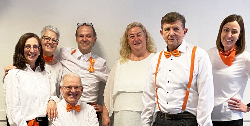 2022: Viele Jahre waren die Männer nur zu zweit - jetzt haben wir Nachwuchs bekommen! Das akustische Fundament von Septime ist um einen Bassmann erweitert worden: Michael Hammerstein (Hinten 3. v.l.) Foto: Rainer Lindner