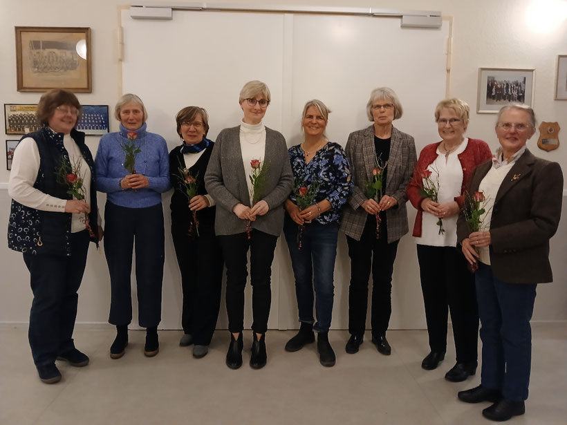 Foto des neuen Vorstandes mit Sylke Messer-Radtke anlässlich unserer Jahreshauptversammlung 2025